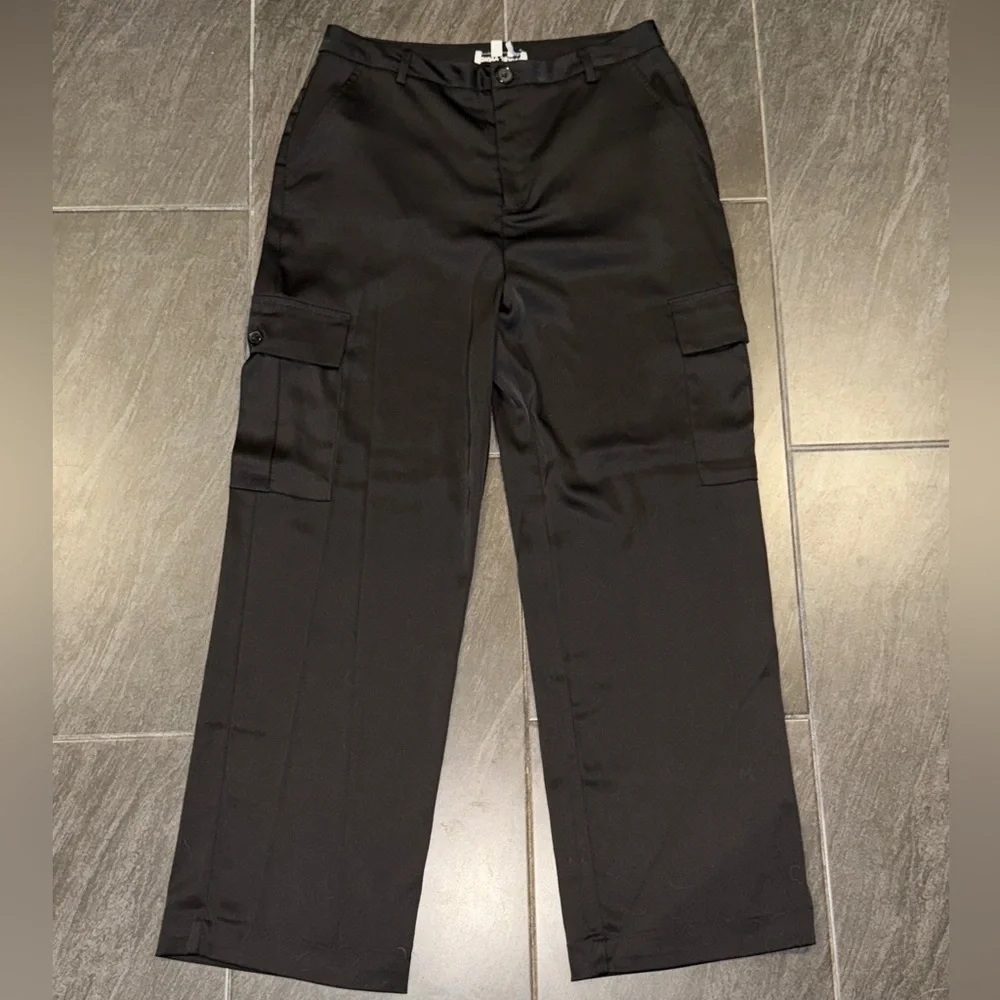 DKNY Woman’s Black Cargo Pants - Picture 1 of 15